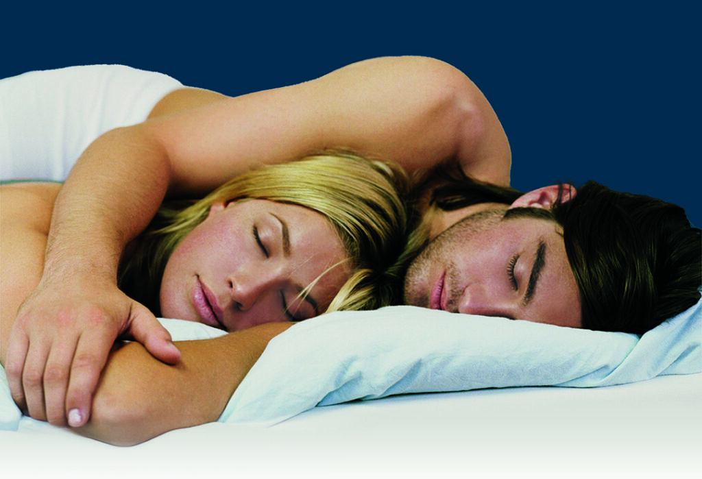 Photo du couple endormi affiché sur la Samaritaine